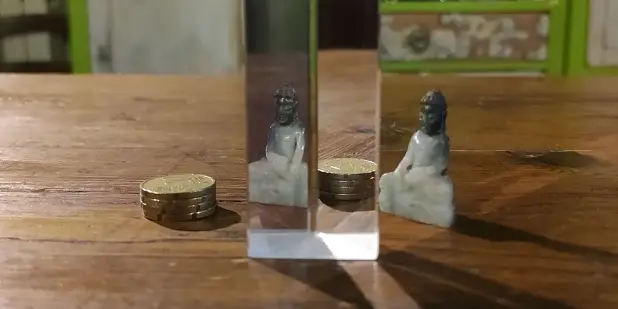 Esempio di riflessione totale.